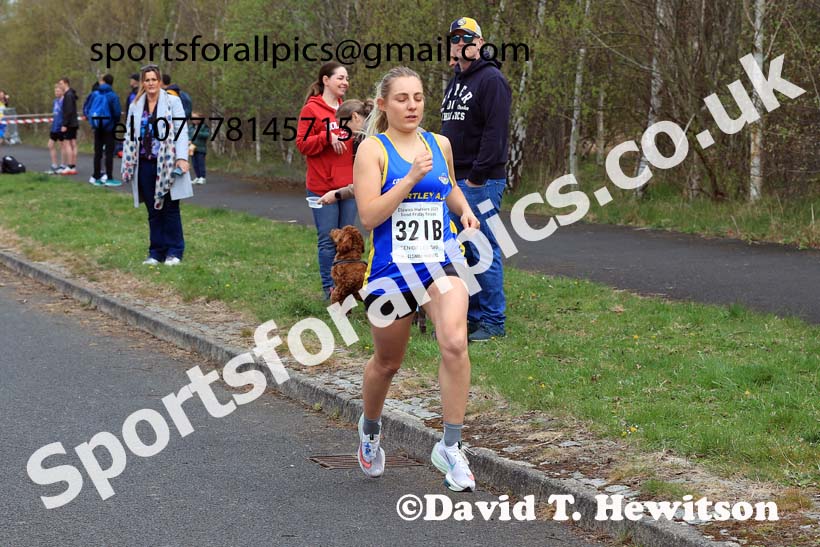 SSenior womens relay, 2025 Elswick Harriers Good Friday Road Relays, Newburn, Newcastle upon Tyne. Photo: David T. Hewitson/Sports for All Pics